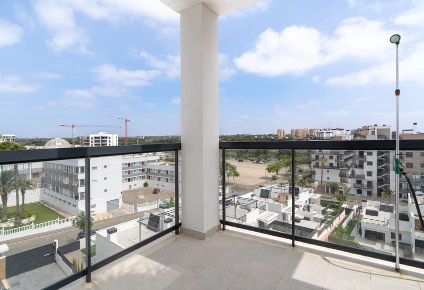 Apartamento de 3 habitaciones en Pilar de la Horadada en venta con piscina garaje - 589.000 € (Ref: 9892972)
