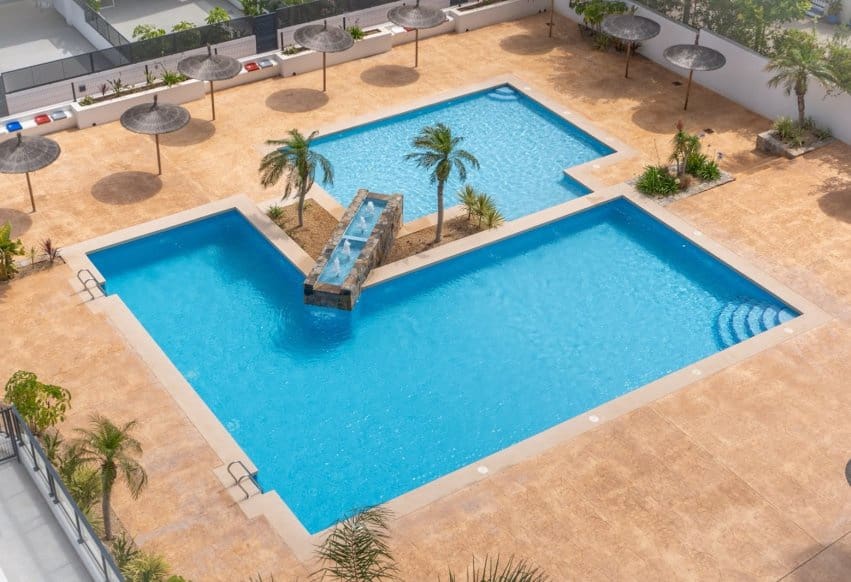 Apartamento de 3 habitaciones en Pilar de la Horadada en venta con piscina garaje - 589.000 € (Ref: 9892972)