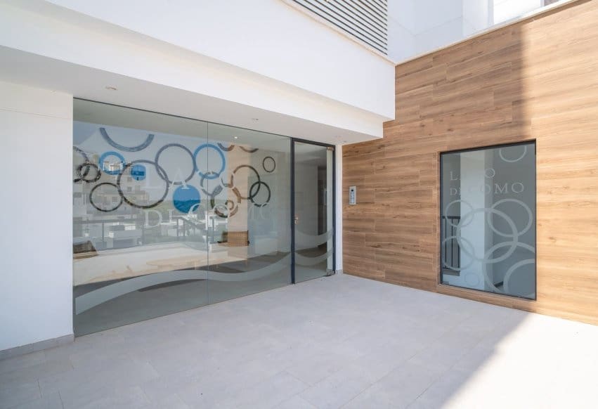 Apartamento de 3 habitaciones en Pilar de la Horadada en venta con piscina garaje - 589.000 € (Ref: 9892972)