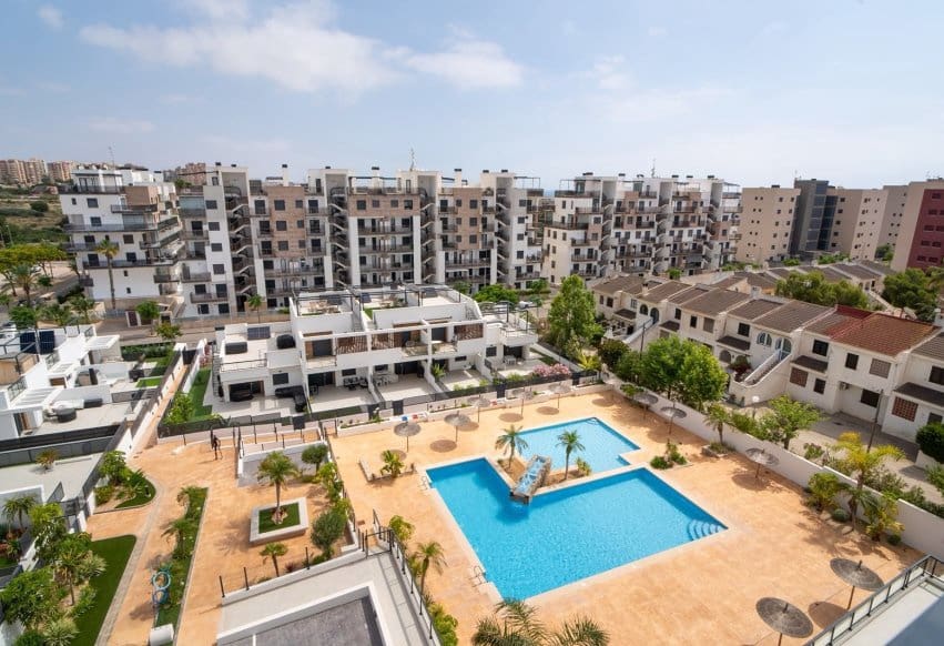 Apartamento de 3 habitaciones en Pilar de la Horadada en venta con piscina garaje - 589.000 € (Ref: 9892972)