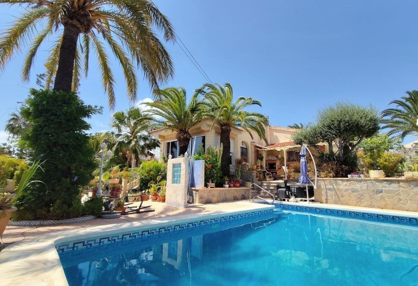 3 soveværelse Villa til salg i Ciudad Quesada med swimmingpool - € 550.000 (Ref: 9895372)