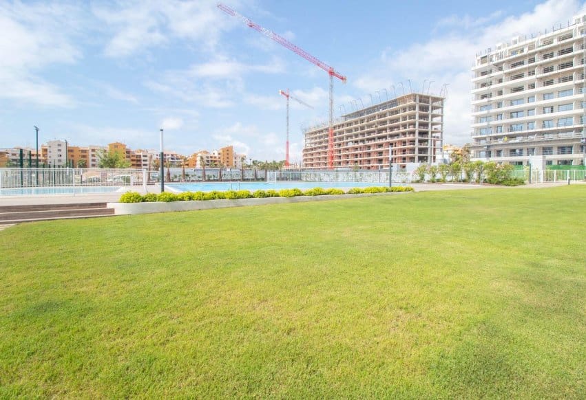 2 sovrum Lägenhet till salu i Punta Prima med pool - 370 000 € (Ref: 9896954)