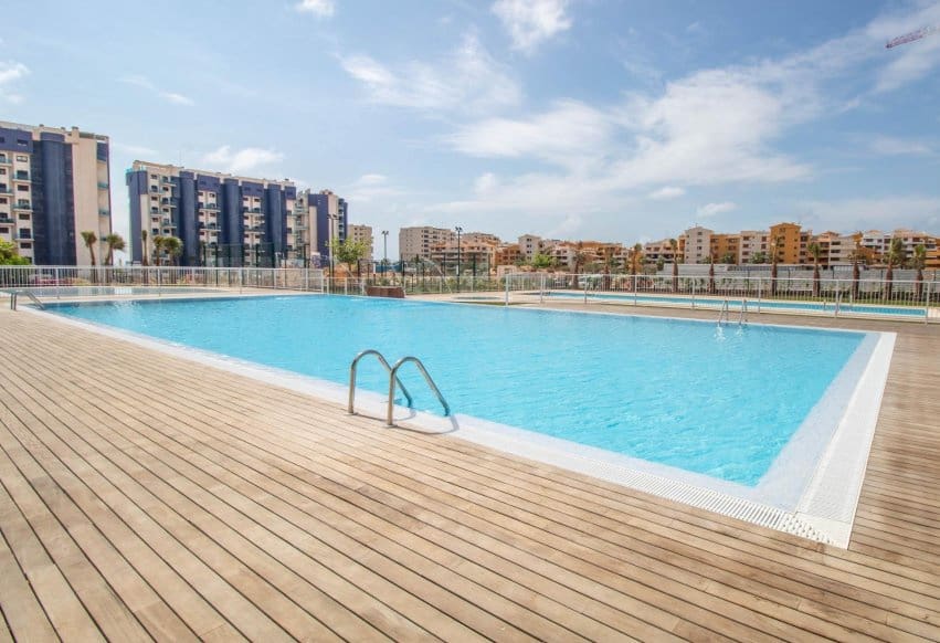 2 sovrum Lägenhet till salu i Punta Prima med pool - 370 000 € (Ref: 9896954)