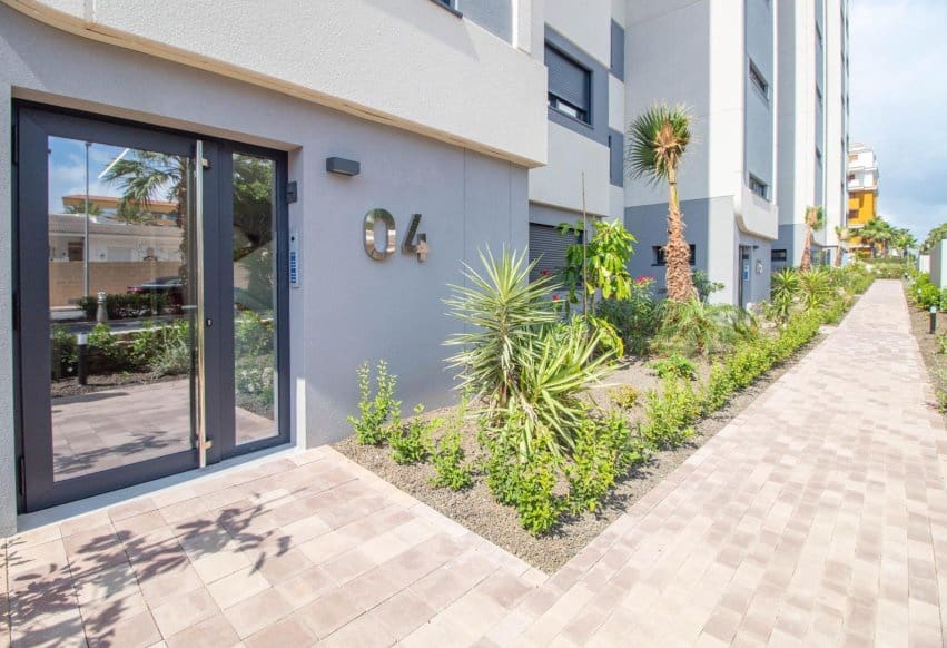 2 sovrum Lägenhet till salu i Punta Prima med pool - 370 000 € (Ref: 9896954)