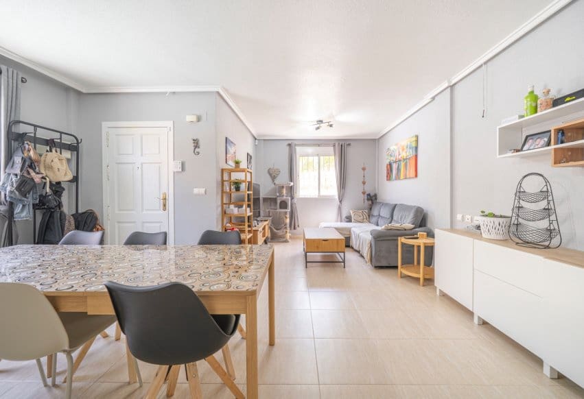 3 makuuhuone Omakotitalo myytävänä paikassa Rojales - 289 000 € (Ref: 9905191)