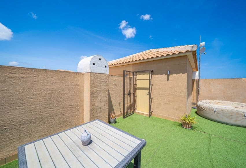 3 makuuhuone Omakotitalo myytävänä paikassa Rojales - 289 000 € (Ref: 9905191)