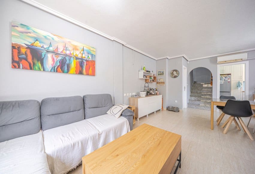3 makuuhuone Omakotitalo myytävänä paikassa Rojales - 289 000 € (Ref: 9905191)