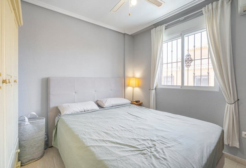 3 makuuhuone Omakotitalo myytävänä paikassa Rojales - 289 000 € (Ref: 9905191)