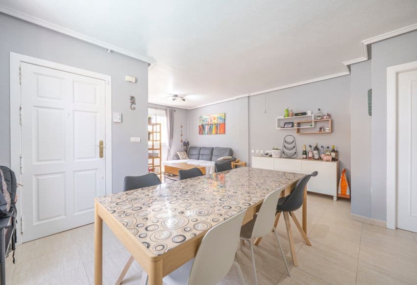 3 makuuhuone Omakotitalo myytävänä paikassa Rojales - 289 000 € (Ref: 9905191)