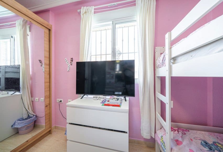 3 makuuhuone Omakotitalo myytävänä paikassa Rojales - 289 000 € (Ref: 9905191)