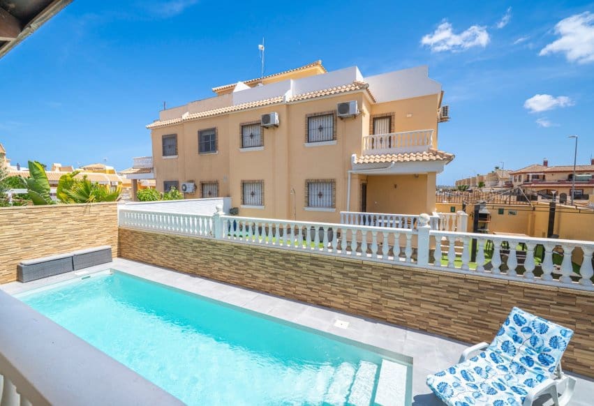 3 makuuhuone Omakotitalo myytävänä paikassa Rojales - 289 000 € (Ref: 9905191)