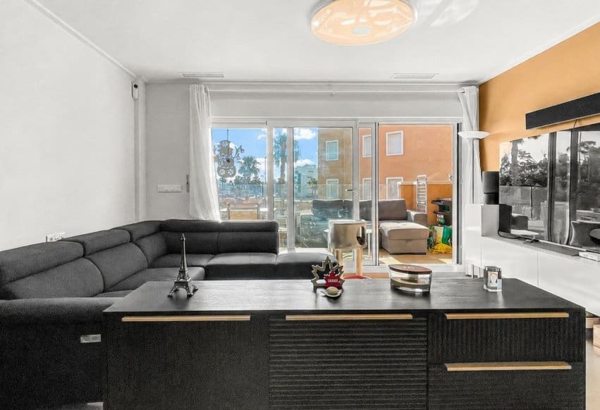 3 sovrum Lägenhet till salu i El Raso med pool - 289 500 € (Ref: 9905192)