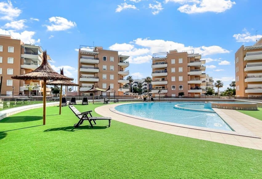 3 sovrum Lägenhet till salu i El Raso med pool - 289 500 € (Ref: 9905192)