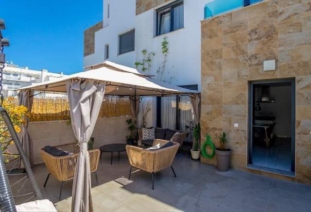 3 soveværelse Byhus til salg i Las Filipinas med swimmingpool - € 324.999 (Ref: 9909460)