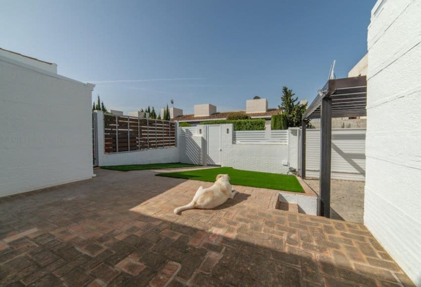 2 bedroom Villa for sale in La Peraleja Golf Resort with pool garage - € 286,000 (Ref: 9921096)