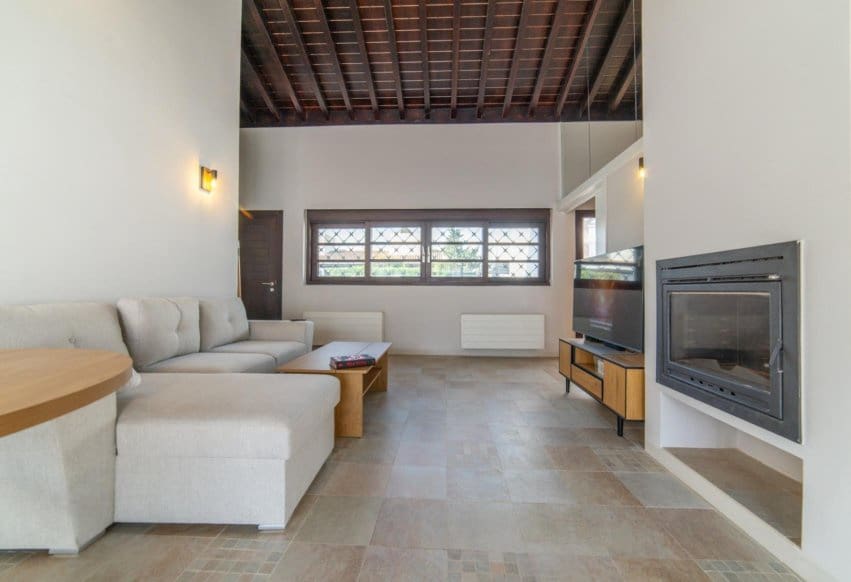 2 bedroom Villa for sale in La Peraleja Golf Resort with pool garage - € 286,000 (Ref: 9921096)
