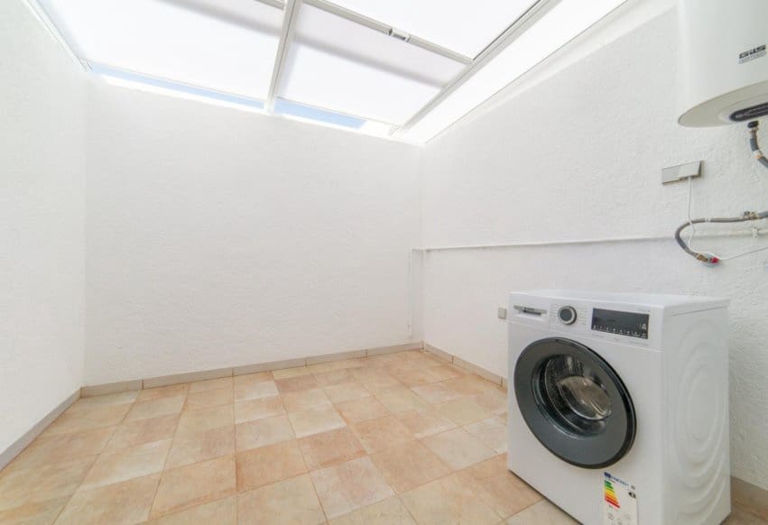 2 bedroom Villa for sale in La Peraleja Golf Resort with pool garage - € 286,000 (Ref: 9921096)