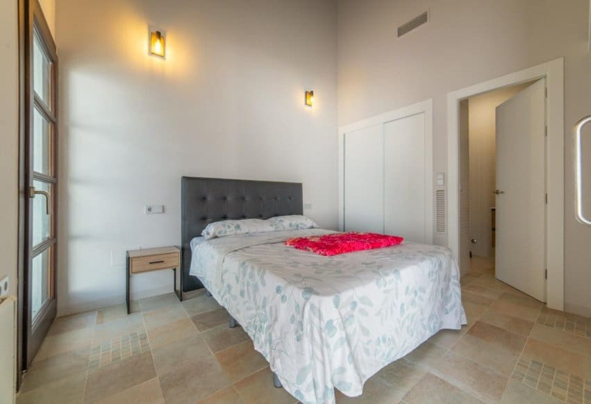 2 bedroom Villa for sale in La Peraleja Golf Resort with pool garage - € 286,000 (Ref: 9921096)