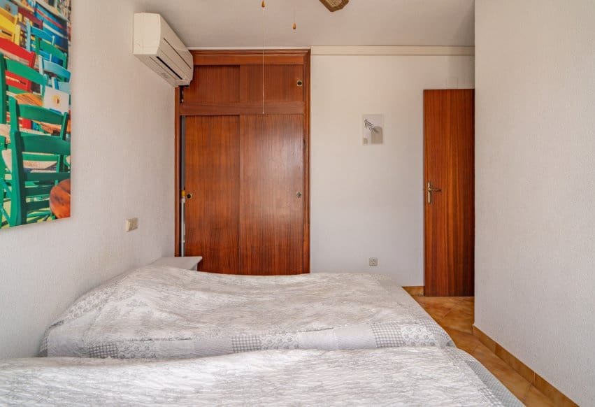 2 Zimmer Apartment zu verkaufen in Cabo Roig mit Pool - 205.000 € (Ref: 9925155)