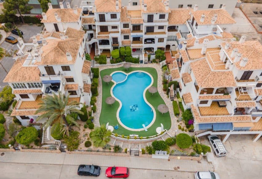 2 Zimmer Apartment zu verkaufen in Cabo Roig mit Pool - 205.000 € (Ref: 9925155)