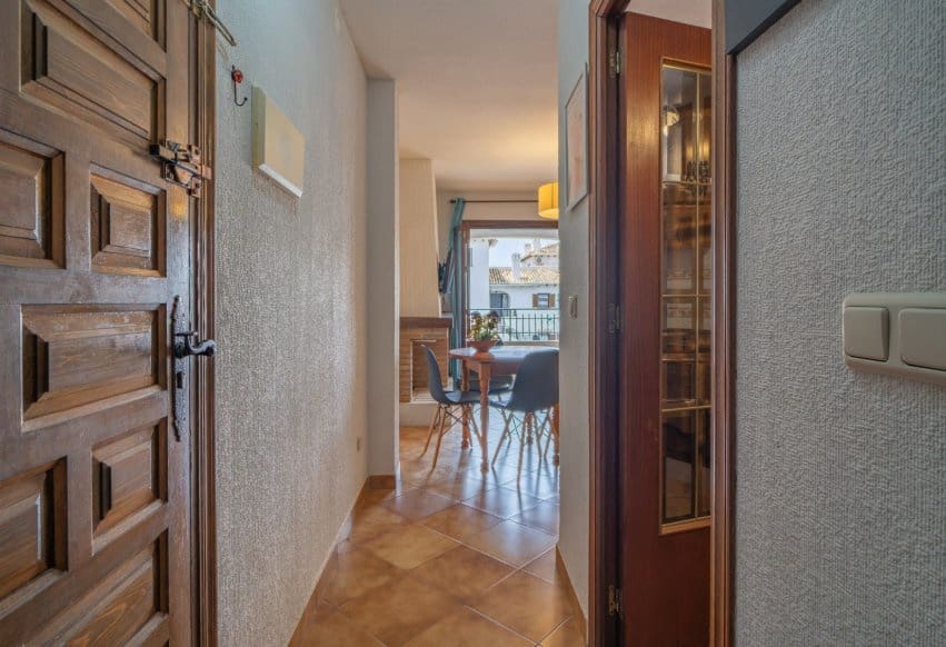 2 Zimmer Apartment zu verkaufen in Cabo Roig mit Pool - 205.000 € (Ref: 9925155)