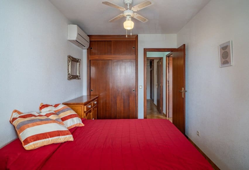 2 Zimmer Apartment zu verkaufen in Cabo Roig mit Pool - 205.000 € (Ref: 9925155)
