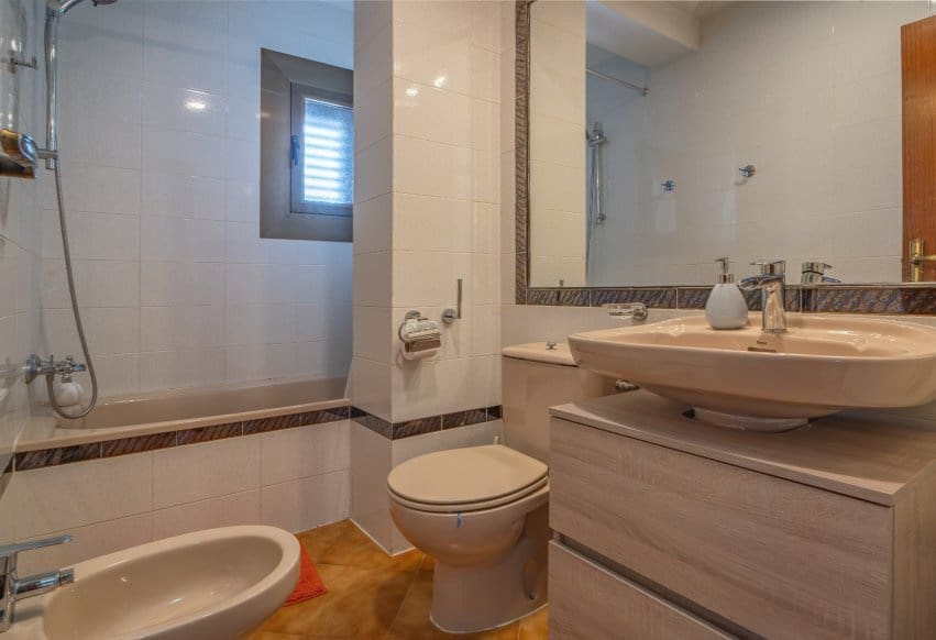 2 Zimmer Apartment zu verkaufen in Cabo Roig mit Pool - 205.000 € (Ref: 9925155)
