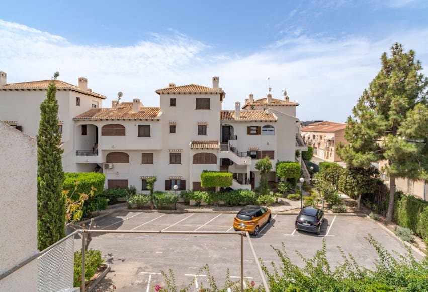 2 Zimmer Apartment zu verkaufen in Cabo Roig mit Pool - 205.000 € (Ref: 9925155)