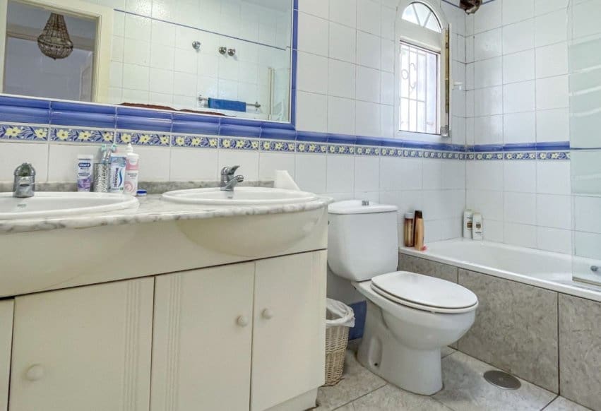 4 soverom Hus til salgs i Orihuela Costa med svømmebasseng - € 295 000 (Ref: 9935005)
