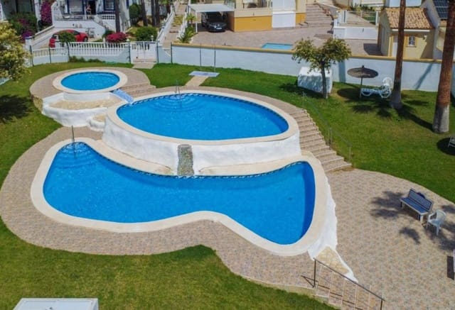 4 soverom Hus til salgs i Villamartin, Orihuela med svømmebasseng - € 295 000 (Ref: 9935005)