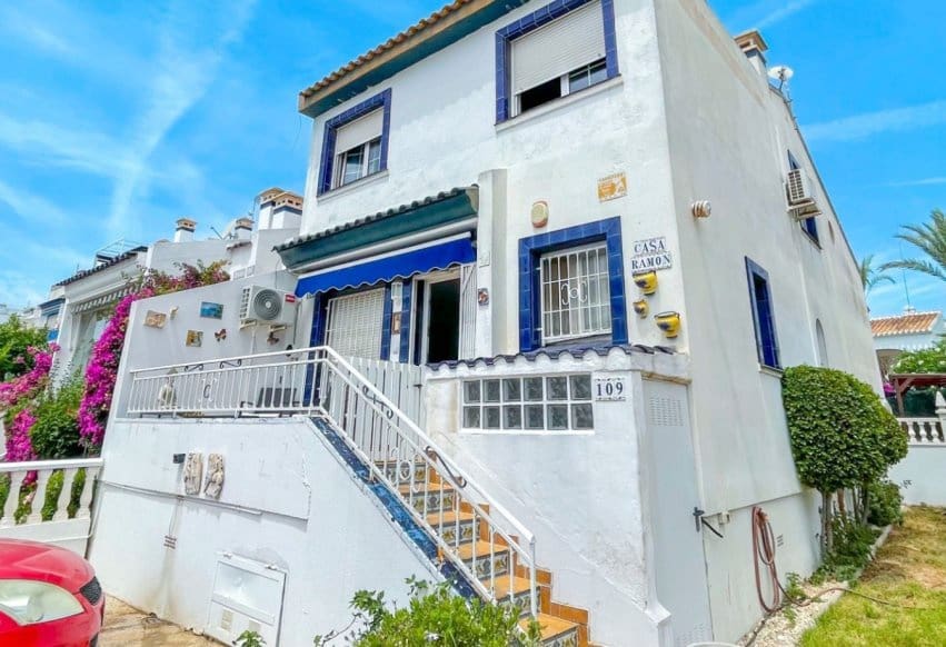 4 soverom Hus til salgs i Orihuela Costa med svømmebasseng - € 295 000 (Ref: 9935005)