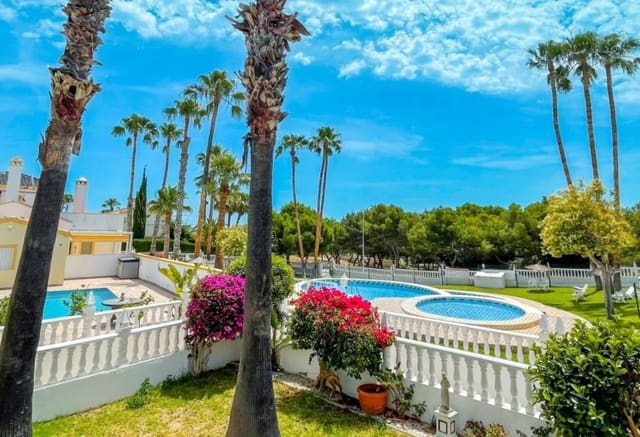 4 soverom Hus til salgs i Villamartin, Orihuela med svømmebasseng - € 295 000 (Ref: 9935005)