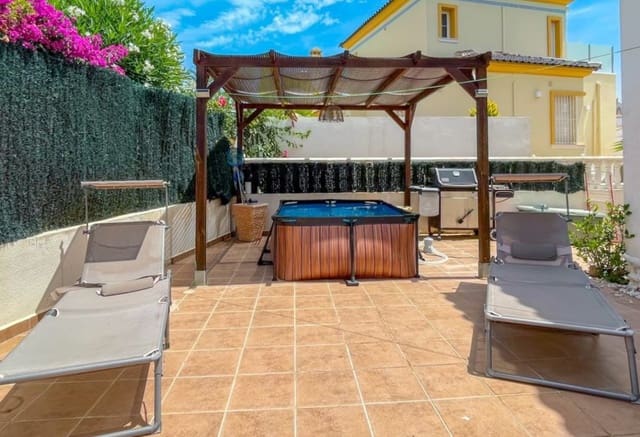 4 soverom Hus til salgs i Villamartin, Orihuela med svømmebasseng - € 295 000 (Ref: 9935005)