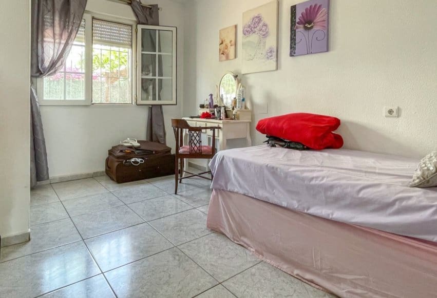 4 soverom Hus til salgs i Orihuela Costa med svømmebasseng - € 295 000 (Ref: 9935005)