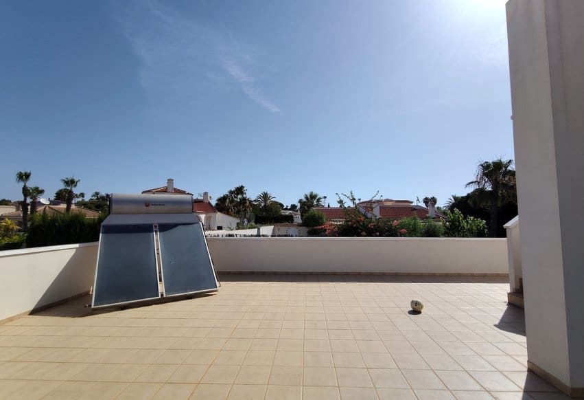 4 bedroom Villa for sale in Ciudad Quesada with pool - € 549,000 (Ref: 9936858)