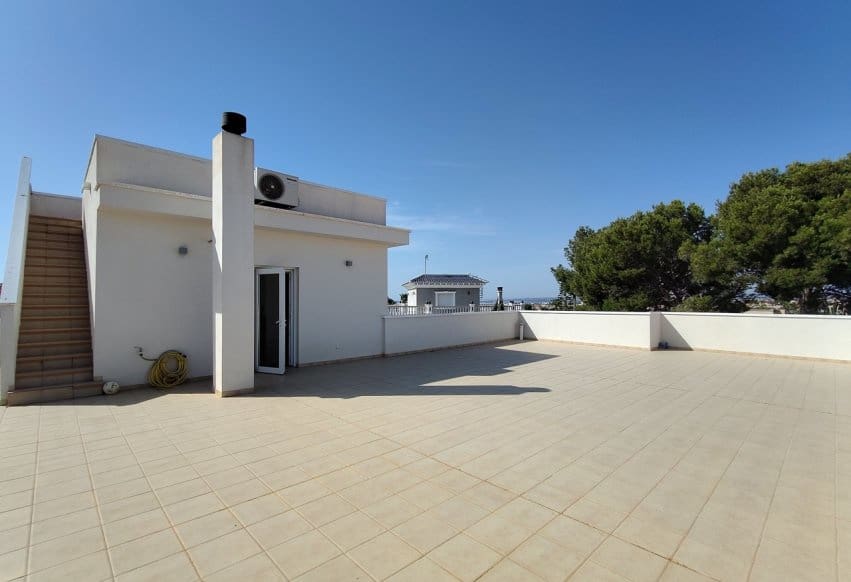 4 bedroom Villa for sale in Ciudad Quesada with pool - € 549,000 (Ref: 9936858)