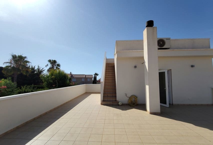 4 bedroom Villa for sale in Ciudad Quesada with pool - € 549,000 (Ref: 9936858)