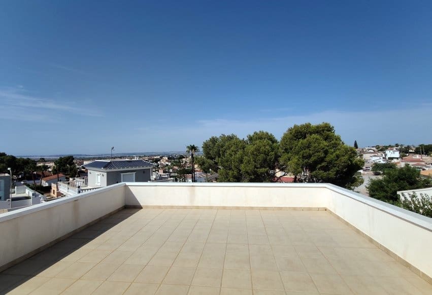 4 bedroom Villa for sale in Ciudad Quesada with pool - € 549,000 (Ref: 9936858)