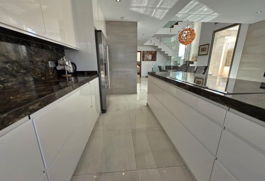 5 sypialnia Willa na sprzedaż w Villamartin - 840 000 € (Ref: 9936859)