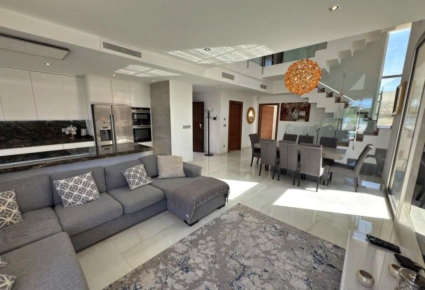 5 sypialnia Willa na sprzedaż w Villamartin - 840 000 € (Ref: 9936859)