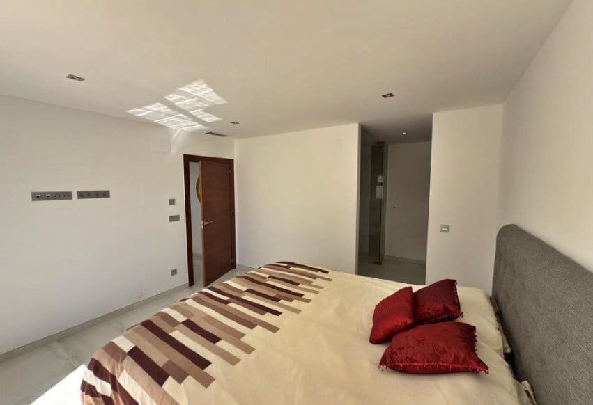 5 sypialnia Willa na sprzedaż w Villamartin - 840 000 € (Ref: 9936859)