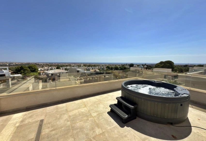 5 sypialnia Willa na sprzedaż w Villamartin - 840 000 € (Ref: 9936859)