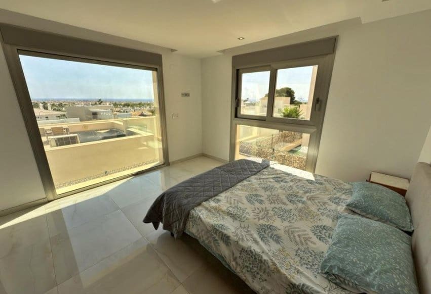 5 sypialnia Willa na sprzedaż w Villamartin - 840 000 € (Ref: 9936859)