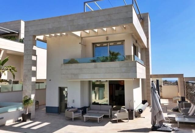 5 bedroom Villa for sale in Villamartin, Orihuela - € 850,000 (Ref: 9936859)