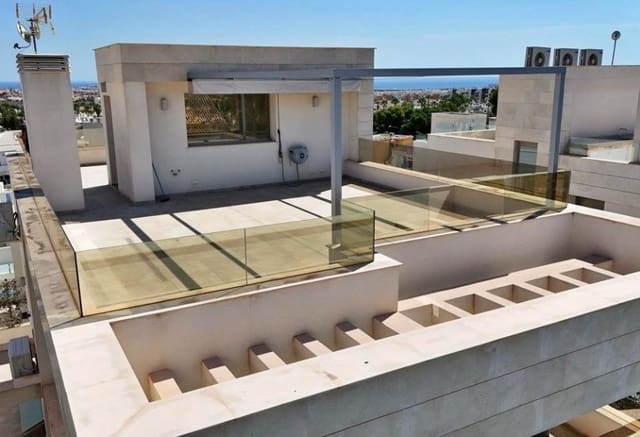 5 bedroom Villa for sale in Villamartin, Orihuela - € 850,000 (Ref: 9936859)