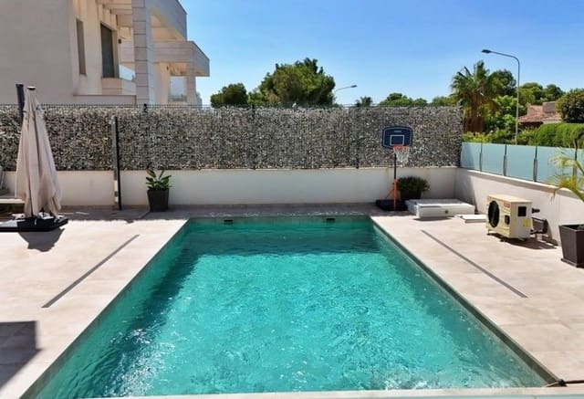 5 bedroom Villa for sale in Villamartin, Orihuela - € 850,000 (Ref: 9936859)