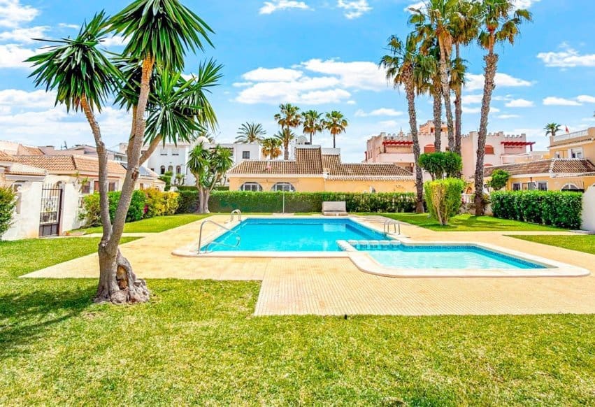 Bungalow de 2 habitaciones en Los Narejos en venta con piscina - 220.000 € (Ref: 9938712)