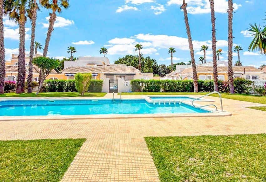 Bungalow de 2 habitaciones en Los Narejos en venta con piscina - 220.000 € (Ref: 9938712)