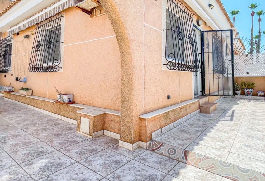 2 bedroom Bungalow for sale in Los Narejos with pool - € 220,000 (Ref: 9938712)