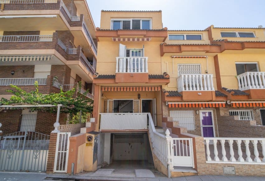 4 soveværelse Byhus til salg i Torre de la Horadada - € 214.000 (Ref: 9941198)